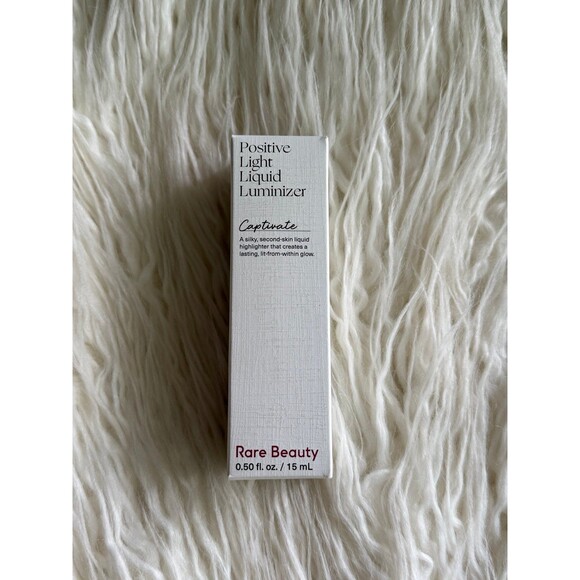 Rare Beauty Positive Light Liquid Luminizer Captivate - Picture 7 of 12